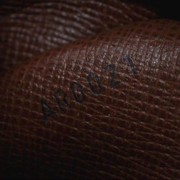 Amazon Crossbody Bag. The bag has the date code inside and designer Id of 871TH - Picture 10 of 12